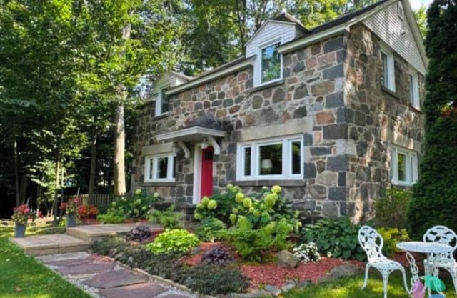Charming English Cottage, perfect to experience autumn colors and winter sports
