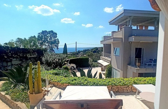 Villa Eliria B: A graceful apartment situated at a short distance from the beach, with Free WI-FI.
