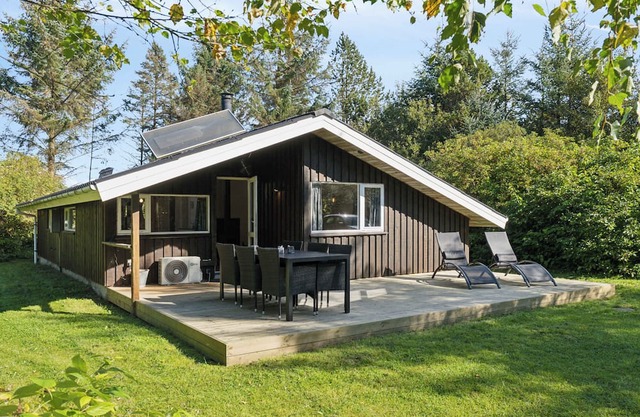 Holiday home on natural plot 800 m from sea