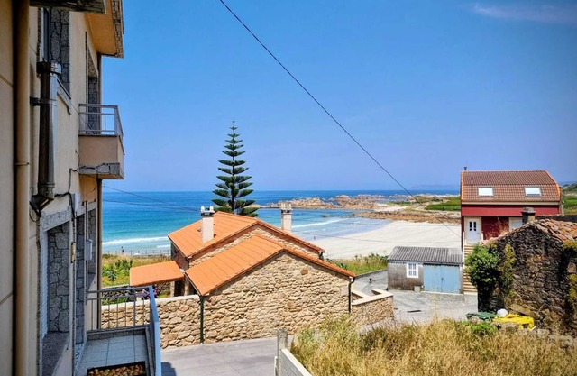 Ideal house to share with family or friends, next to the beach and the mountains.