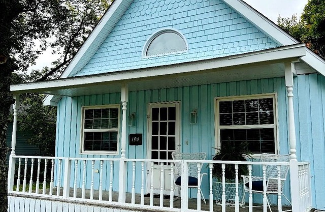 Charming 2-bedroom cottage with AC in Pointe-du-Chêne