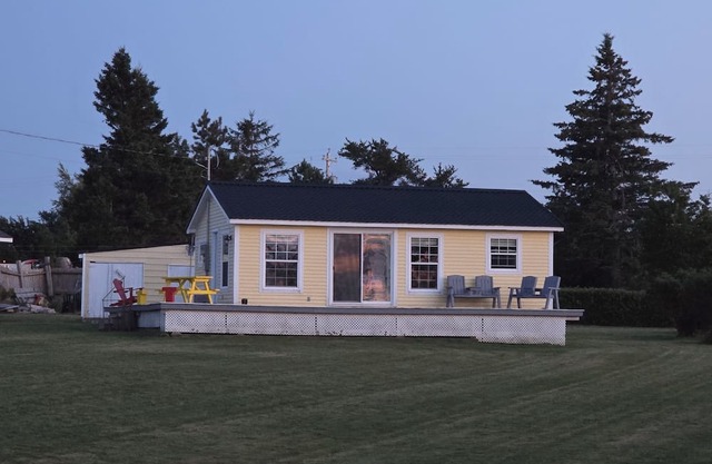 Seaside Escape – 2-Bedroom Oceanview Cottage with Private Beach Access