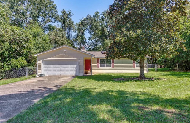 Quiet & Convenient Tallahassee Home, 4 Mi to Lake!