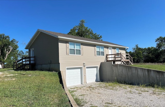 Charming 4-bedroom house with AC in Fort Scott