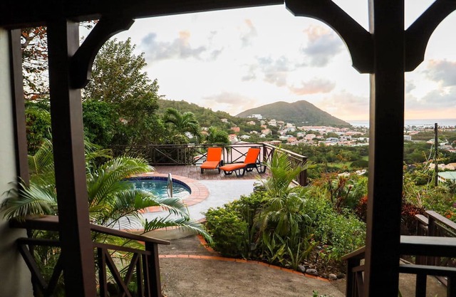 Tranquil 3-bedroom house with Pool and Ocean View
