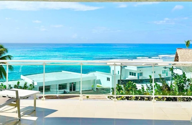 Luxury Suite Breathtaking Ocean View by DGM Resort at Vista Marina I