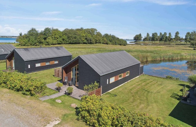 Lakefront Luxury in Kongsnæs Holiday Retreat