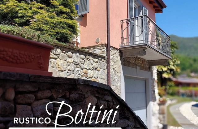Rustico Boltini, Lago Maggiore NEW stylishly furnished quiet at the edge of the forest