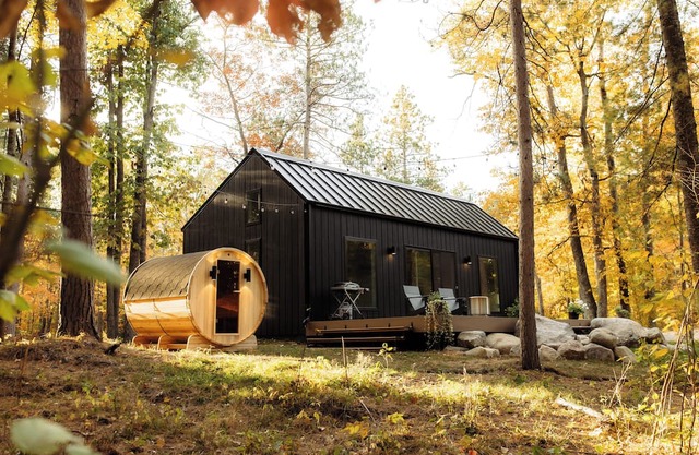 Modern Cabin in Forrest with Cedar Barrel Sauna