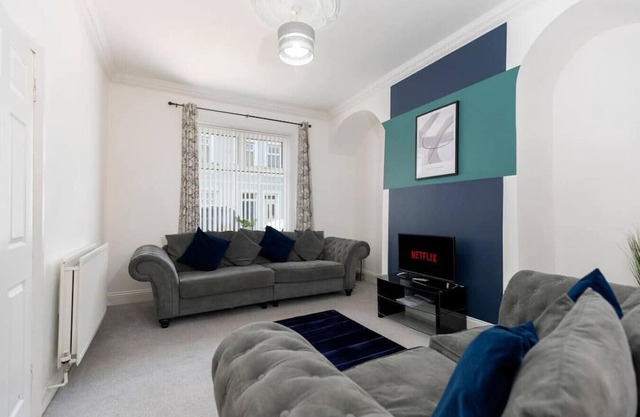 The Maple Haven – Spacious 3BR w/FREE Parking