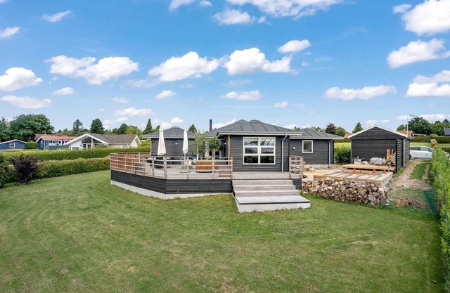 "Glenda" - 2.1km from the sea by Interhome