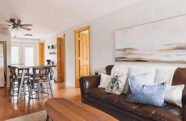 Relax and Unwind at Hideaway Cottages #2