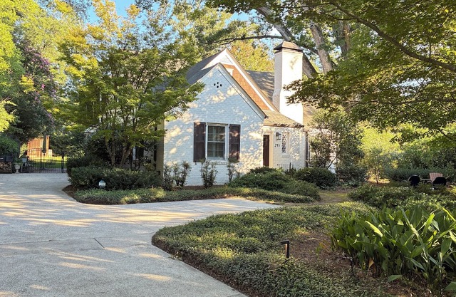 Five Points family home - walk to UGA, sleeps 8