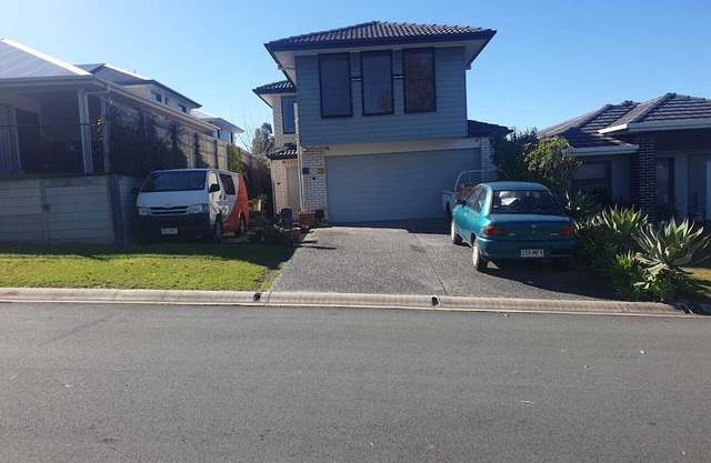 1 Bedroom + own shower & toilet - Yarrabilba 4207 QLD