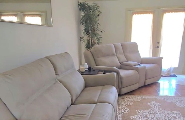 Charming 4-bedroom house with AC and private fenced backyard in Marrero