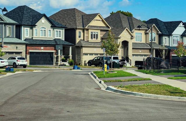 Garden Ave Suite – 3 Mins to Hwy 403