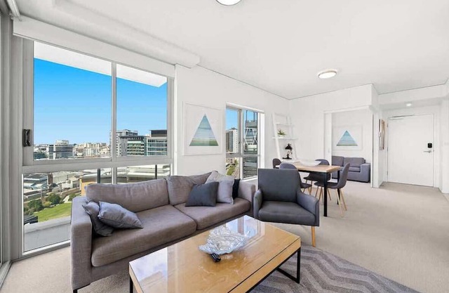 Belise - Executive 14th Floor Apt for 2 plus parking