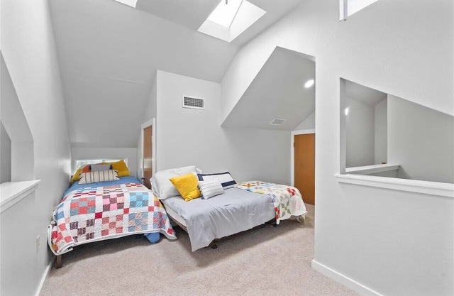 Life is better at the Lake! 3 bedroom + loft sleeps 10. Hubbard Creek Lake