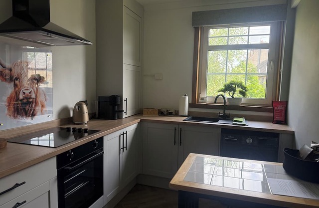 Luxury Flat - Baker St-StirlingnKick back and relax in this calm, restful space.