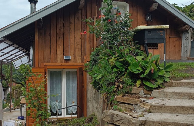 Take a break at this cozy lodge by Lake St. Cross Bl.
