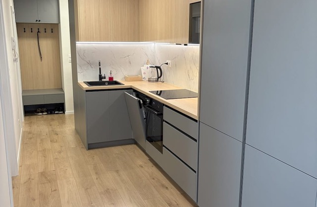Topoľčianska Apartment Bratislava - Free Garage Parking & 10-Min Tram to Center