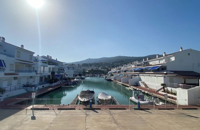Apartment for up to 16 people with direct access to the sea in Alcossebre marina