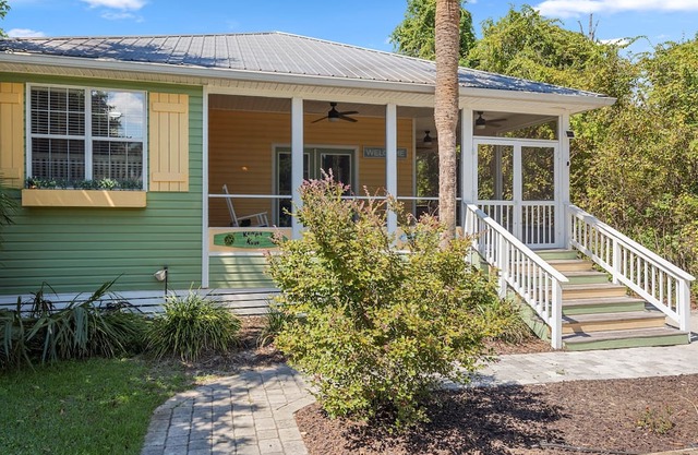 5BR/4BR Oasis w/Pool, Bar, Firepit – Sleeps 14, multi-family, <5 Mins to Beach!