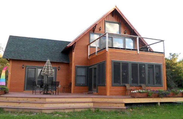 Lovely Pet-Friendly Cabin Rental with a Dock on Lake Champlain, Vermont