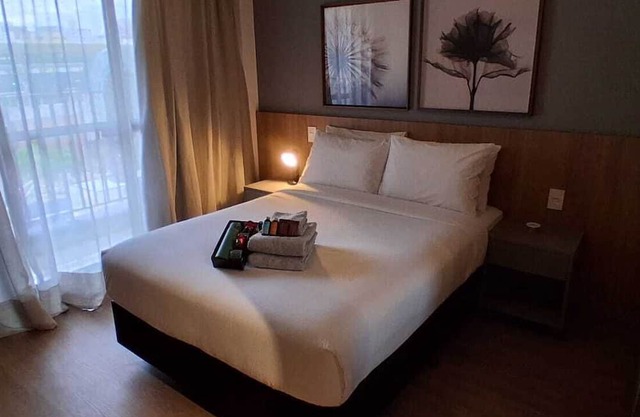 Studio Aronni next to Ibirapuera Shopping Mall