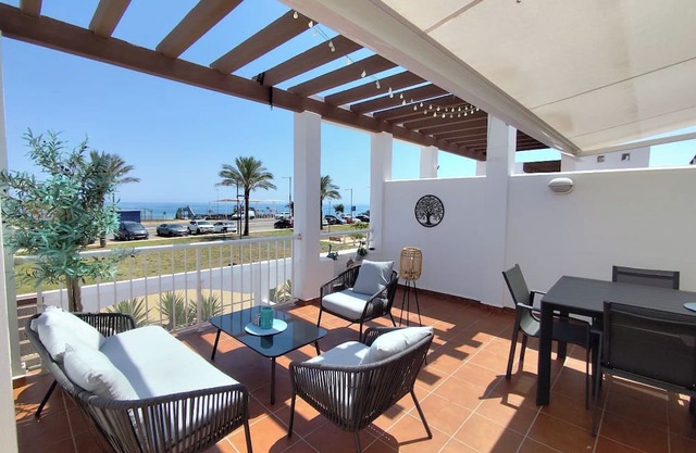 Beachfront Apartment with Wifi, Swimming Pool and International TV Channels