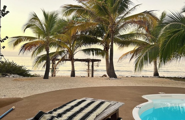 Beachfront 2-bdr 2-bath "Sunshine Aloha Suite" 100 ft from the Ocean with Pool!