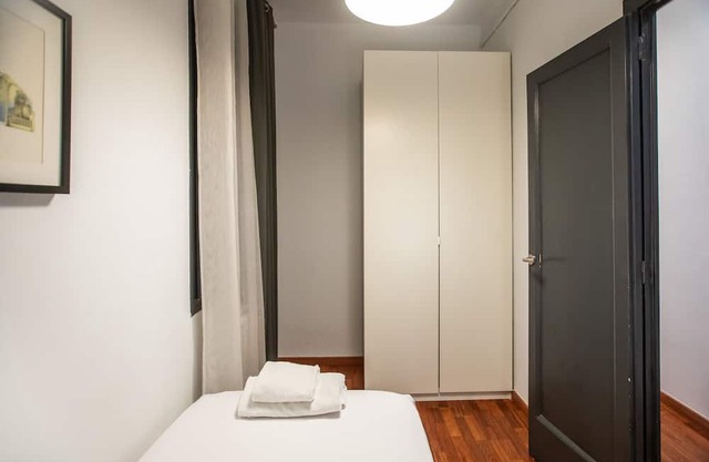 31ind1117- Apartment near sagrada Familia