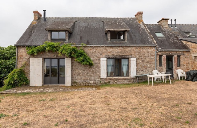 Holiday Home 'Belle Familiale' with Sea View, Private Terrace and Wi-Fi