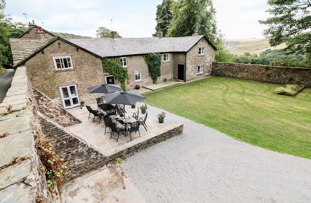 THE BOTHY, pet friendly, character holiday cottage in Wildboarclough