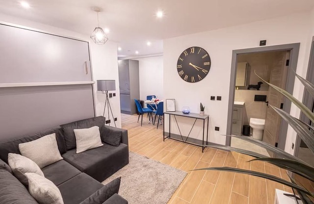 Luxury 2 Bedroom 1 Bathroom Apartment | 30 Mins Central London