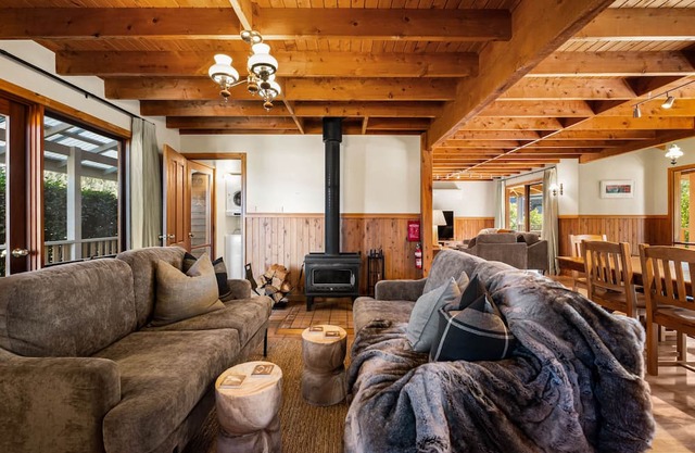 Alpine Alps Cabin-Sleeps 10-Pool & Mountain Views