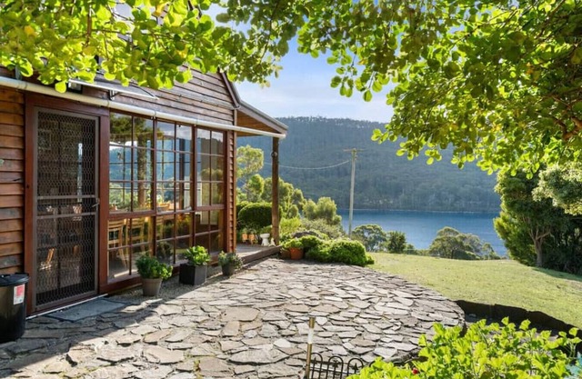 Exclusive Cottage: Views, Gardens, & Fireplaces