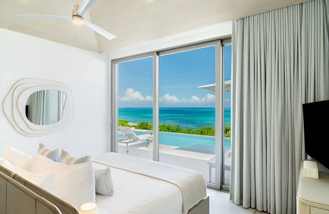 Sophisticated Villa w/Balcony Overlooking Sparkling Blue Seas