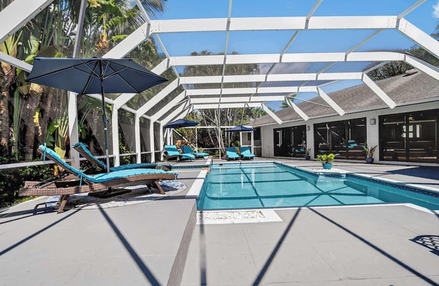 Seabreeze Court by Rove | 4BR Home w/Pool & HotTub