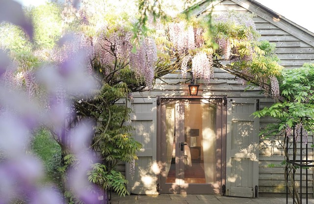 Countryside Lodge on 25-Acre Estate Pet Friendly Fire Pit Ponds Gardens