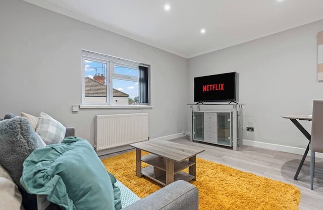 Elegant 5-Bedroom Home near CBS Arena