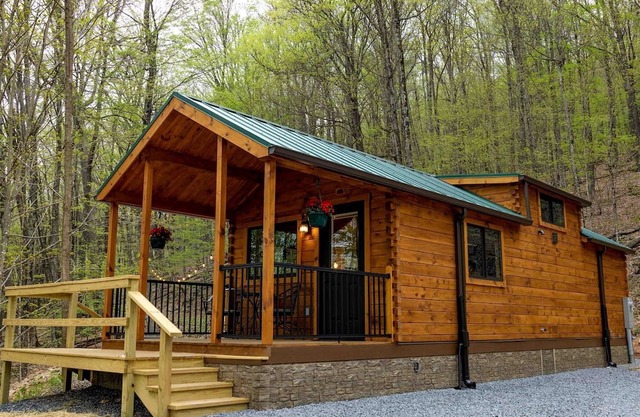 Cozy Log Cabin with a Hot Tub near Seneca Rocks, West Virginia - Perfect for a Romantic Glamping Getaway to the Mountains
