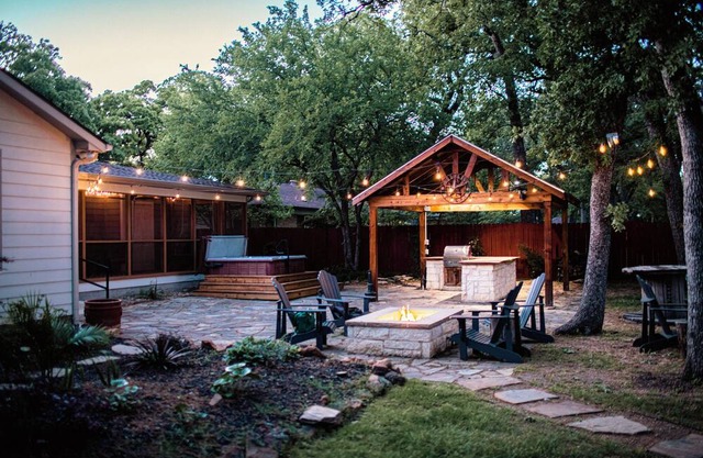 Spacious luxury home in Irving- perfect for groups, families, and Texas getaways