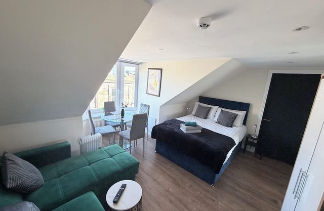 Apartment 5- 216 High Street