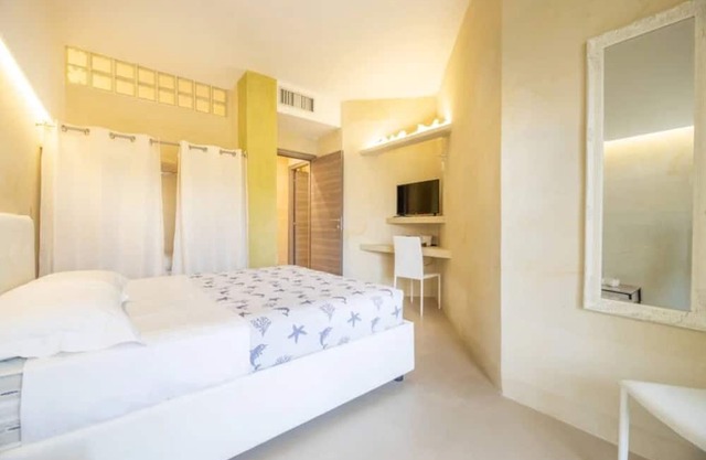 Apartment 'Biancomare Otranto - Apt 1' with Balcony, Wi-Fi and Air Conditioning