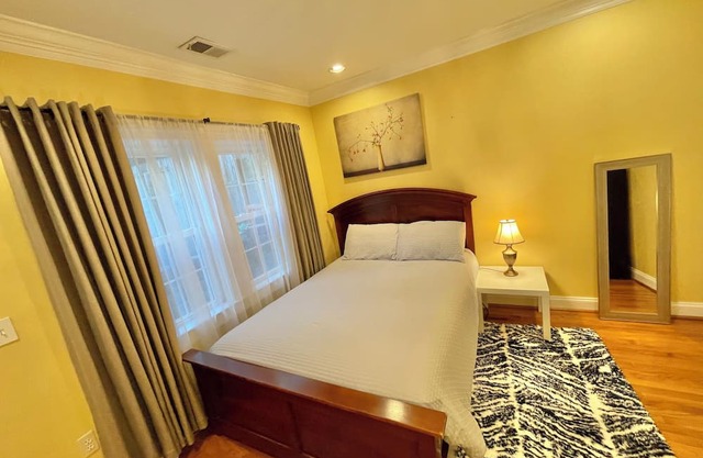 Cozy 1BR with Full Bath & Your Own Entrance, and convenient parking