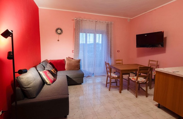 Holiday Home 'Monet 90mwifiparkingnetflix' with Balcony, Wi-Fi and Air Conditioning