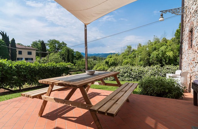 At Chica's House - Lucca with Private Parking and Outdoor Space