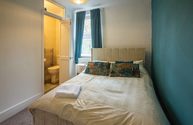 City-centre 2-bed Near Uni & Station