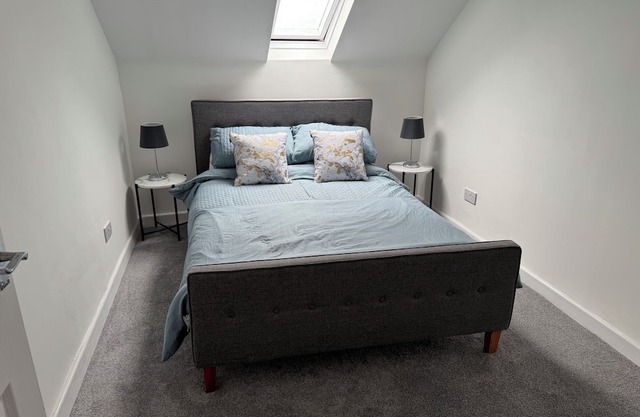 Spacious refurbished centrally located maisonette